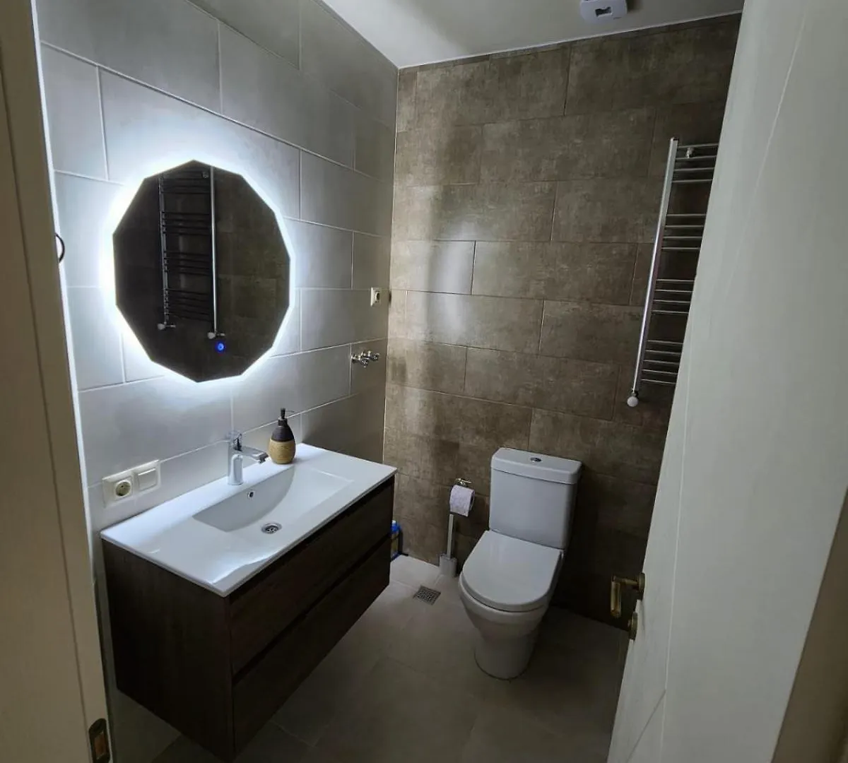 Apartment Tuta 바투미 0*,